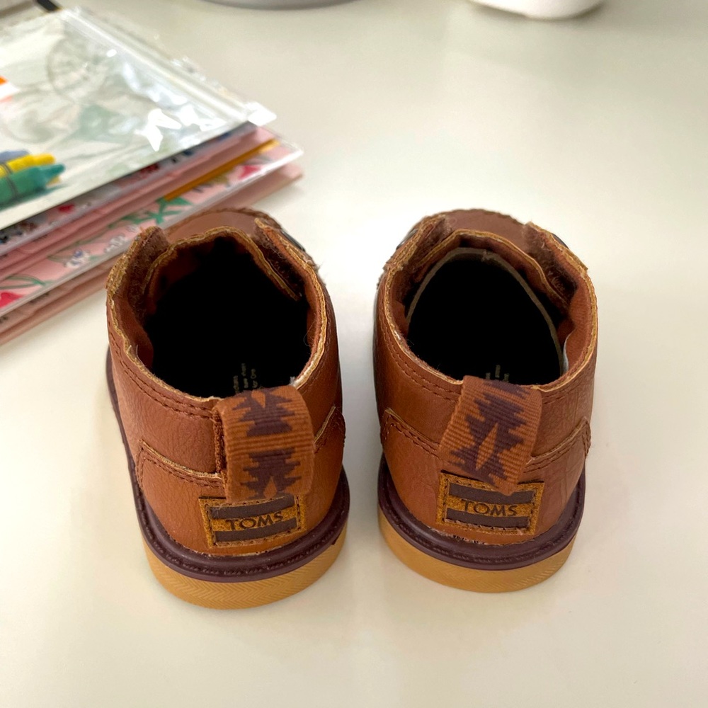 Never worn, cute baby boots - Picture 4 of 4